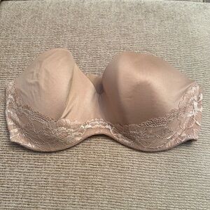 Victoria’s Secret body by Victoria strapless bra